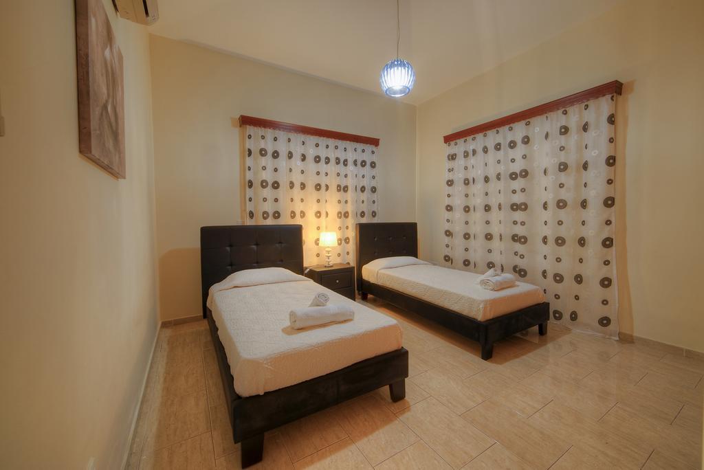 Villa Paradise Paphos Ngoại thất bức ảnh